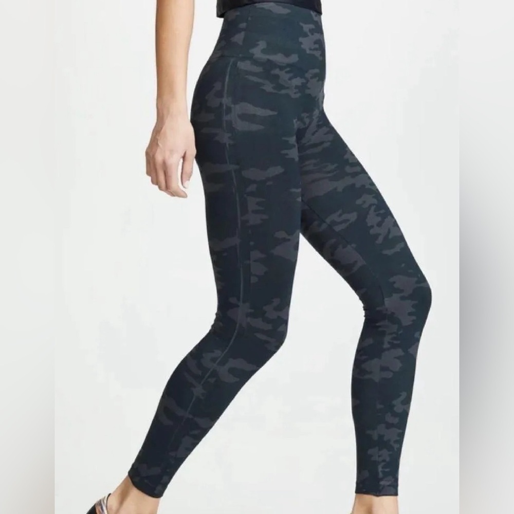 NEW SPANX - Look At Me Now Seamless Leggings